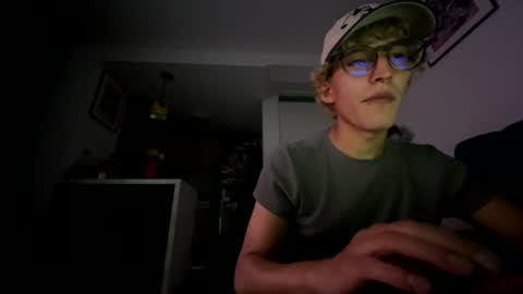 Snapshot of iangel_ chatting on 07-24-26, 05:05 ian online show from 07-24-26, 05:05