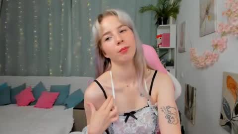 Snapshot of ice_wisp chatting on 07-29-26, 03:15 Glacie online show from 07-29-26, 03:15