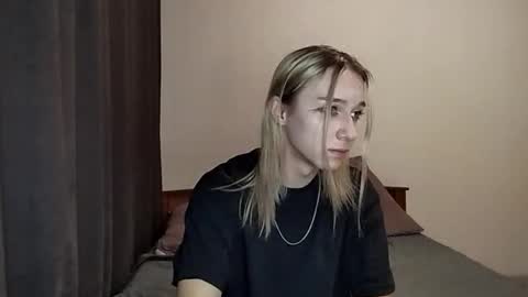 Jade online show from 11-18-25, 01:04