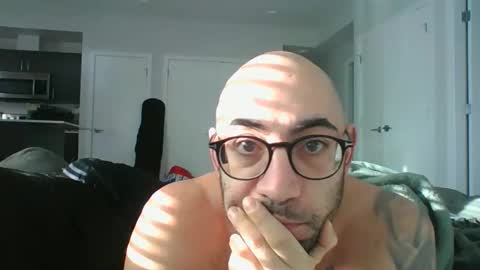 Snapshot of icecreammanx chatting on 12-17-25, 08:15 icecreammanx online show from 12-17-25, 08:15