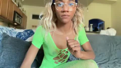 Snapshot of icedmochabree chatting on 10-09-25, 02:26 bree summers online show from 10-09-25, 02:26
