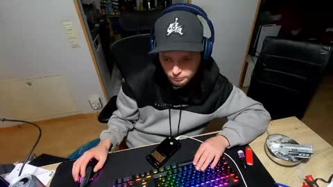 Snapshot of ich7722 chatting on 04-14-26, 02:06 ich7722 online show from 04-14-26, 02:06