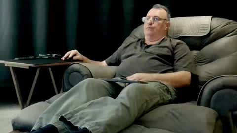 Christopher online show from 11-10-25, 01:26