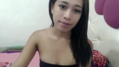 Snapshot of icy_heartxoxox chatting on 05-13-26, 05:43 Heart online show from 05-13-26, 05:43
