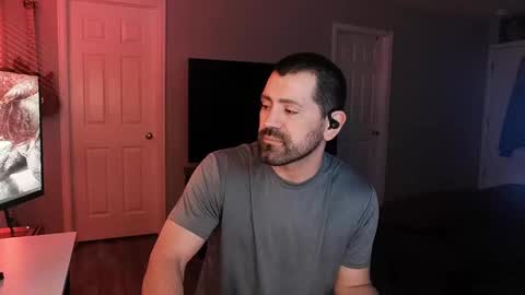 Snapshot of icy_ivy chatting on 03-12-25, 01:40 Ivan online show from 03-12-25, 01:40