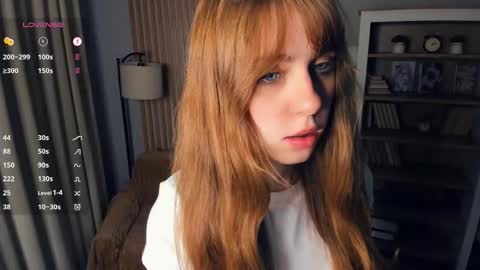 Snapshot of icyhoneybite chatting on 10-17-25, 09:12 Jane online show from 10-17-25, 09:12