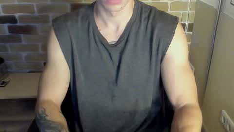 Snapshot of idkiww chatting on 09-26-25, 08:35 yo online show from 09-26-25, 08:35