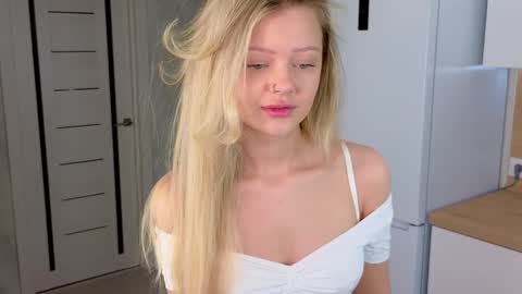 Lisa online show from 12-20-24, 03:25