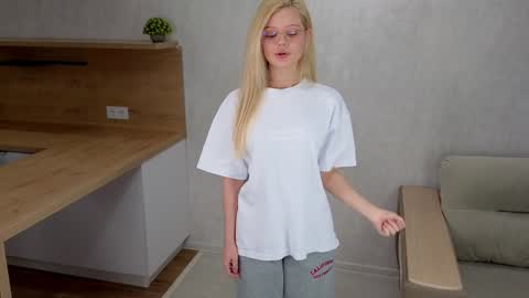 Lisa online show from 01-31-25, 03:30