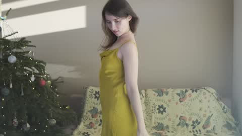 Snapshot of ifyouleave chatting on 01-04-25, 01:10 Belle online show from 01-04-25, 01:10