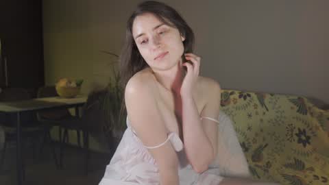 Snapshot of ifyouleave chatting on 01-18-25, 05:15 Belle online show from 01-18-25, 05:15