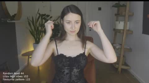 Snapshot of ifyouleave chatting on 10-29-25, 12:18 Belle online show from 10-29-25, 12:18