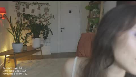 Snapshot of ifyouleave chatting on 12-22-25, 10:12 Belle online show from 12-22-25, 10:12