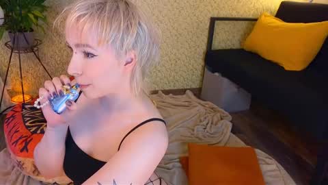 Emmy  help me reach 100 thumbs up online show from 11-17-25, 07:41