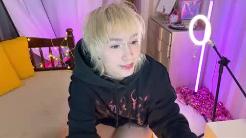 Emmy  help me reach 100 thumbs up online show from 02-18-26, 08:05