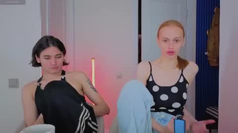 Snapshot of ihavepaws33 chatting on 07-27-26, 07:48 Julia and Mira online show from 07-27-26, 07:48
