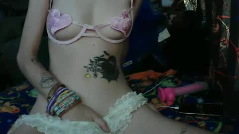 Snapshot of iheartdababy chatting on 09-23-25, 05:21 iheartdababy online show from 09-23-25, 05:21