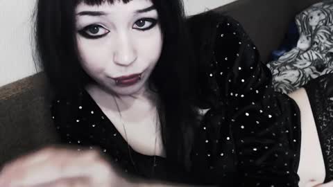 iiiiiiis online show from 11-09-25, 06:33