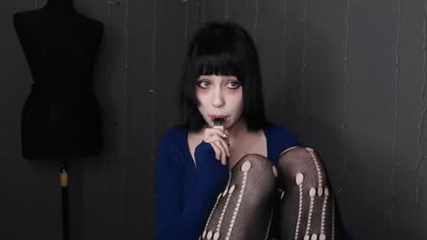 iiiiiiis online show from 04-11-26, 10:36