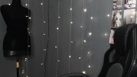 iiiiiiis online show from 05-01-26, 04:00