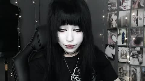 iiiiiiis online show from 05-02-26, 10:04