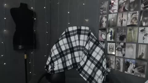 iiiiiiis online show from 05-03-26, 09:10
