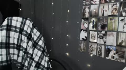 iiiiiiis online show from 05-04-26, 10:28