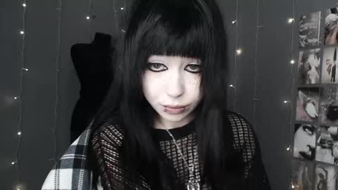 iiiiiiis online show from 05-11-26, 12:49