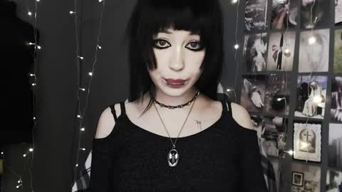 iiiiiiis online show from 05-15-26, 09:05