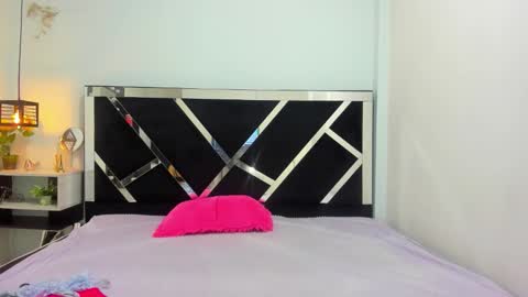 Snapshot of iisabella_noa chatting on 09-10-25, 12:38 Isabella online show from 09-10-25, 12:38
