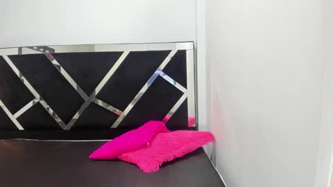 Snapshot of iisabella_noa chatting on 09-17-25, 12:51 Isabella online show from 09-17-25, 12:51