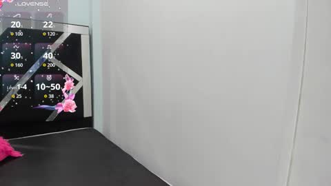 Snapshot of iisabella_noa chatting on 10-10-25, 01:32 Isabella online show from 10-10-25, 01:32