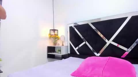 Isabella online show from 11-19-25, 01:55