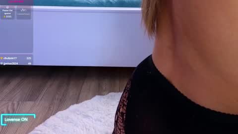 Snapshot of ilikeithaard chatting on 05-06-26, 07:02 Emma online show from 05-06-26, 07:02