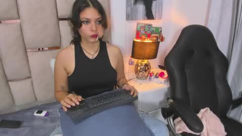 Snapshot of iliy_ chatting on 12-29-24, 11:29 ILY   online show from 12-29-24, 11:29