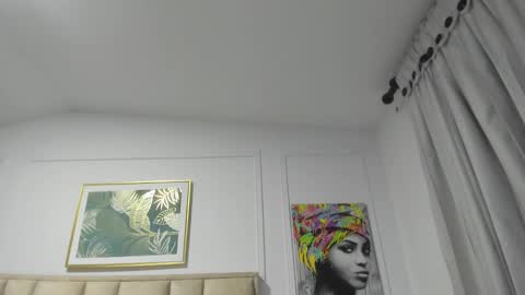 Snapshot of iliy_ chatting on 12-31-24, 05:44 ILY   online show from 12-31-24, 05:44