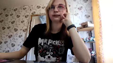 Snapshot of illacaudill chatting on 06-12-26, 03:27 Sophie online show from 06-12-26, 03:27