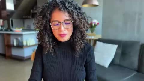 Snapshot of illaroom chatting on 02-19-25, 10:31 Kloe online show from 02-19-25, 10:31