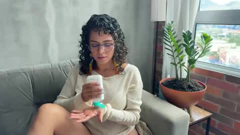 Snapshot of illaroom chatting on 02-24-25, 06:58 Kloe online show from 02-24-25, 06:58