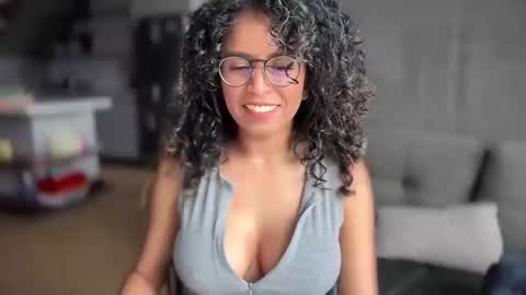 Snapshot of illaroom chatting on 09-27-25, 06:57 Kloe online show from 09-27-25, 06:57