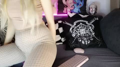 nicollee online show from 02-05-25, 11:06