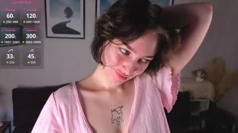 Snapshot of iluminadangoun chatting on 06-08-26, 01:28 Hello everyone Im Lily online show from 06-08-26, 01:28