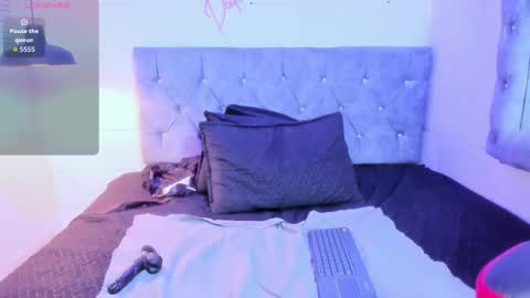 Mia online show from 03-24-26, 05:18