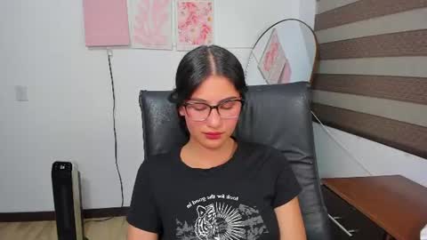 Mia online show from 06-25-26, 11:31