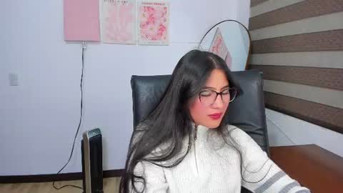 Mia online show from 07-17-26, 11:53