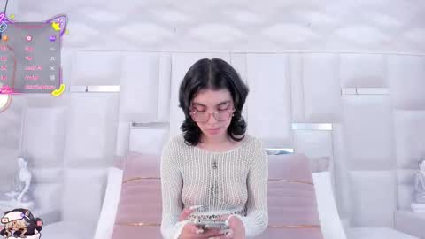 Moly  online show from 09-22-25, 08:22