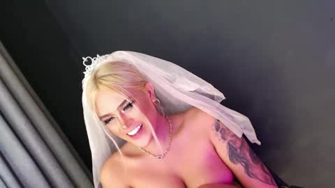 Snapshot of im_ur_nightmare chatting on 12-05-24, 01:14 Candy Moore online show from 12-05-24, 01:14