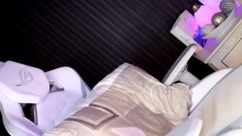 Candy Moore online show from 12-14-25, 09:47