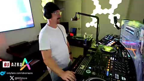 Snapshot of imdjazra chatting on 02-18-25, 04:37 DJ Azra online show from 02-18-25, 04:37