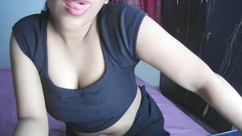 Snapshot of imlovelyrose chatting on 05-27-26, 11:51 ROSE online show from 05-27-26, 11:51